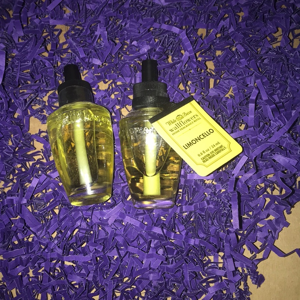 2 wallflowers